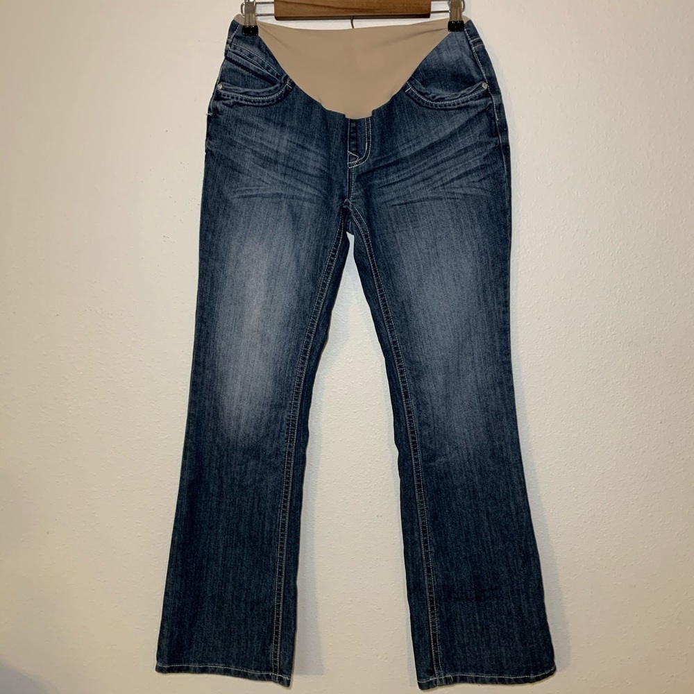 Dollhouse maternity bootcut jeans back details